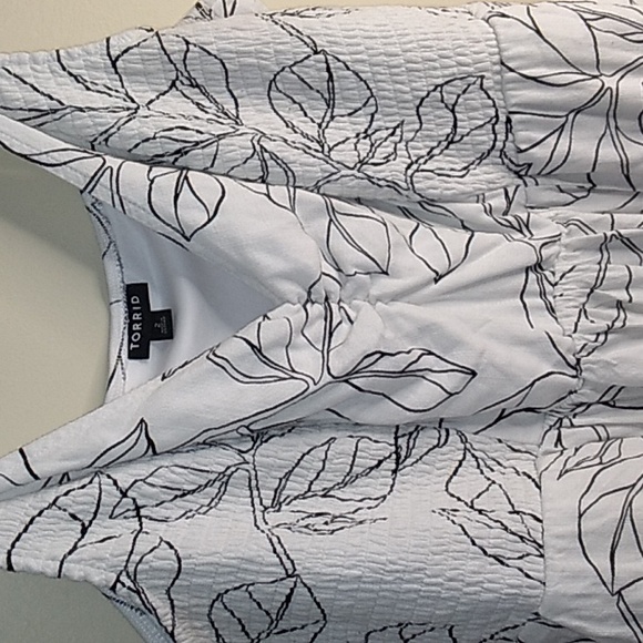 Torrid Black and White Acas Leaf Smocked Midi Dress 2 / 2X / 18-20 - Picture 7 of 9